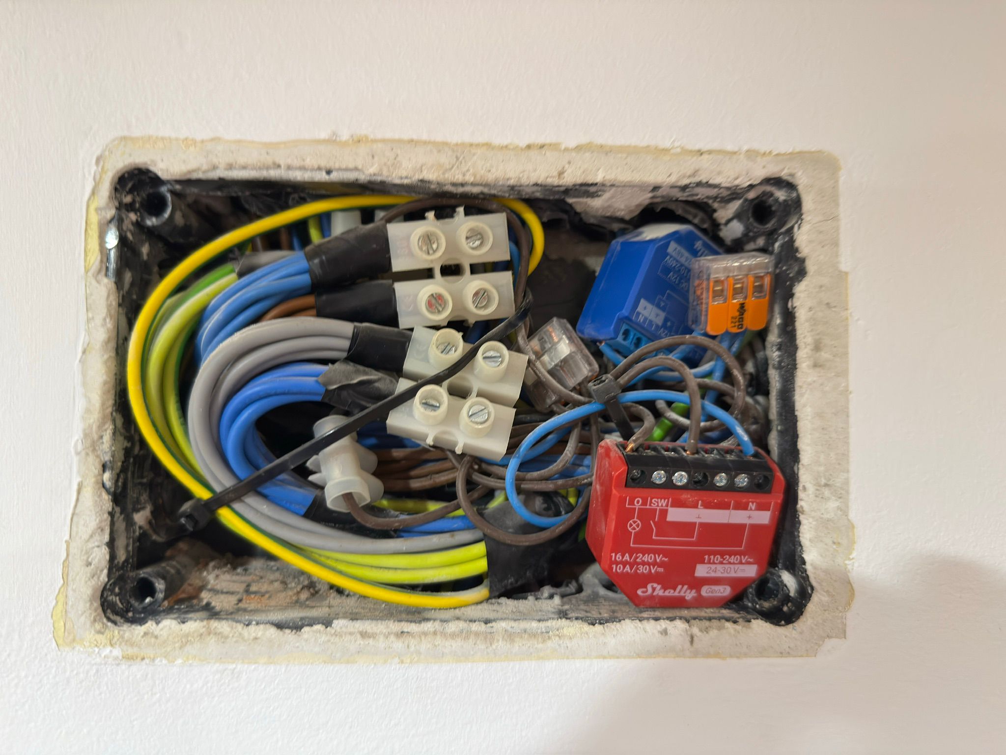 Instalación profesional en caja eléctrica