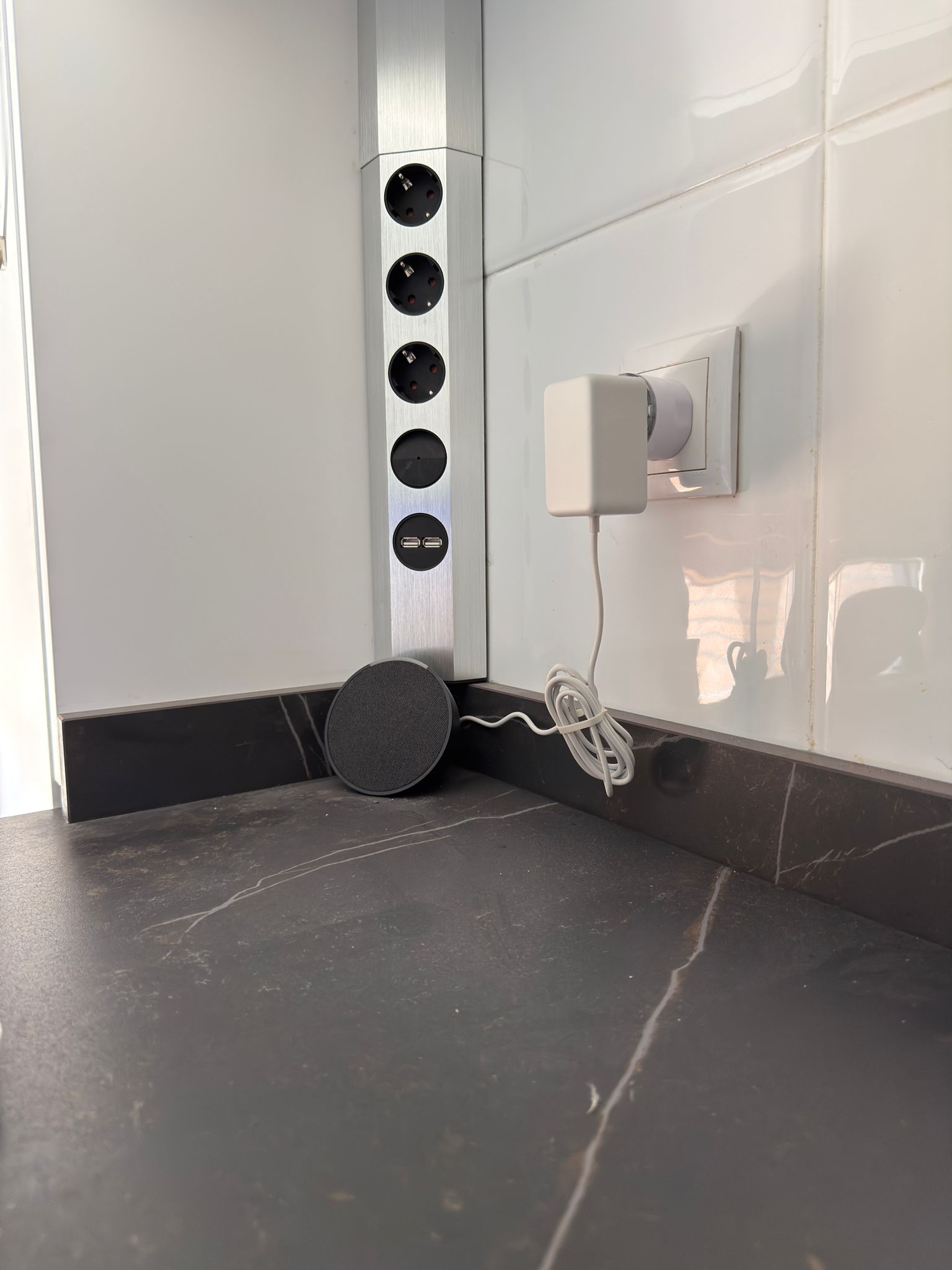 Instalación de regleta inteligente en la cocina
